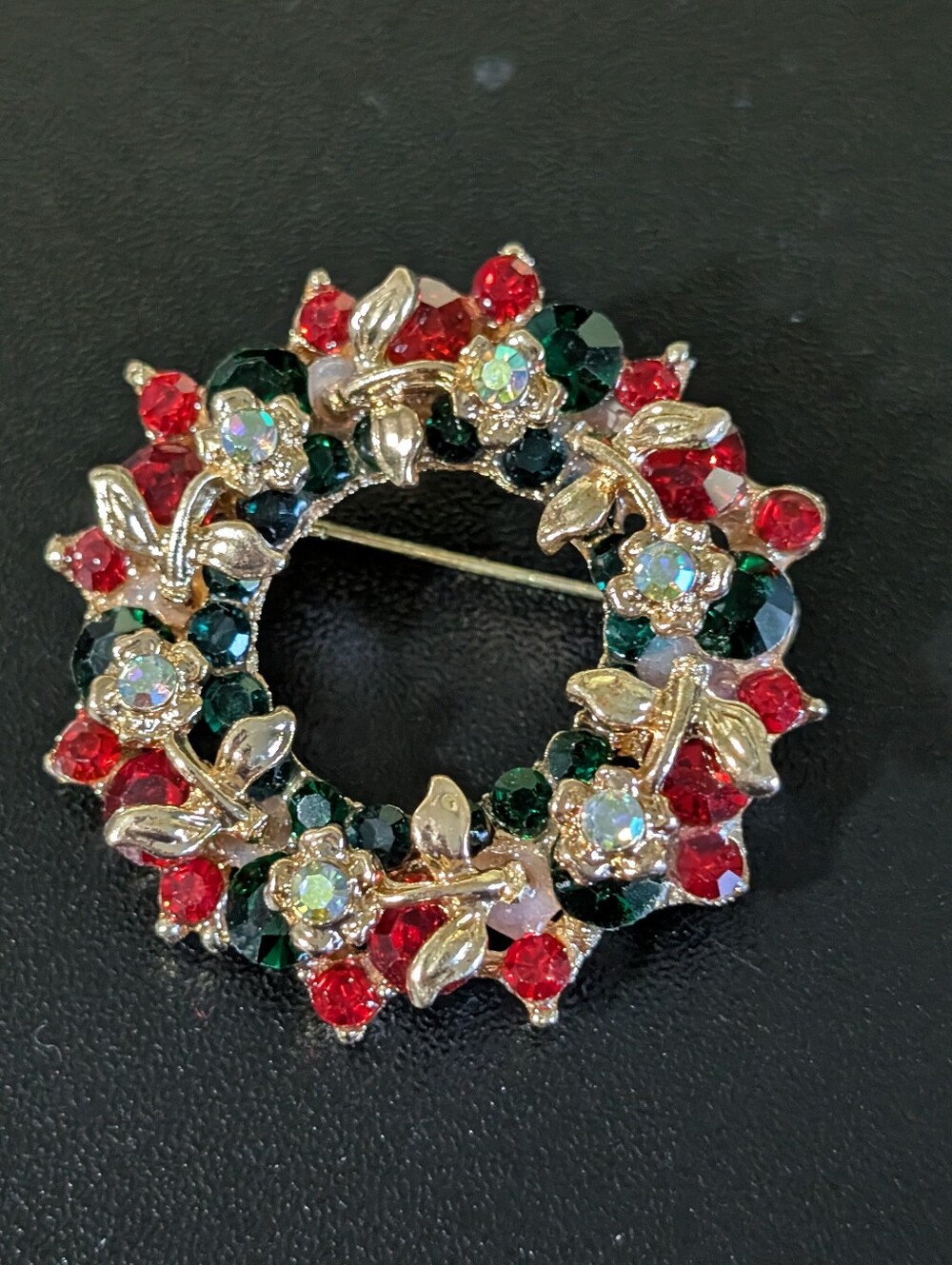 Festive Red & Green Crystal Wreath Brooch - Unbranded